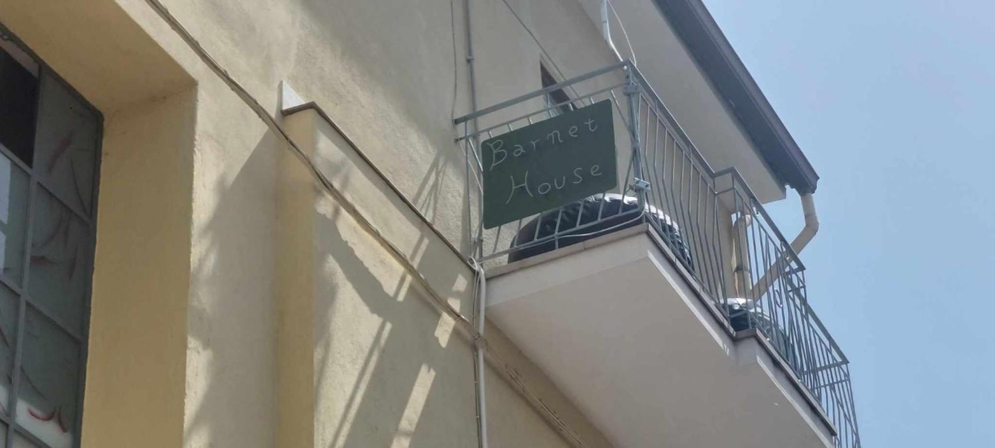 Barnet House Lamezia Apartment ลาเมเซ แตร์เม ภายนอก รูปภาพ
